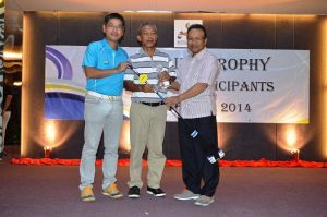 Tang Meng Loon [left] with Captain’s Trophy winner Sallehudin bin Othman and Club Captain YBhg Dato’ Setia Haji Mohd Adzib bin Mohd Isa.
