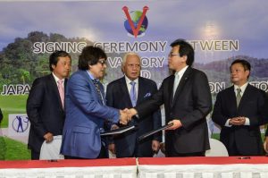 Malaysia to Host New Co-Sanction Event 1 Hirofumi Ouchi, Managing Director of Templer Park, Tan Sri Syed Mohd Yusof Tun Syed Nasir, Chairman of Vascory Land, Tun Khalil Yaakob, Governor of Malacca, Andy Yamanaka, Executive Director of Japan Golf Tour, and Asian Tour Chairman Kyi Hla Han.