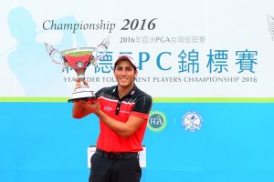 Carlos Pigem lifts the Yeangder TPC trophy.