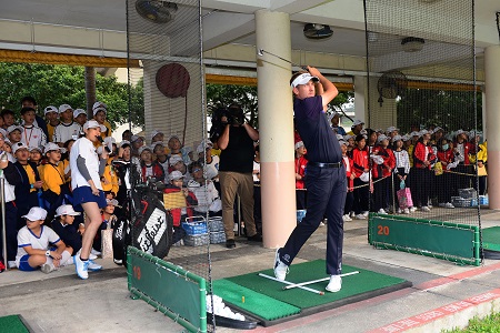 Introductory Golf Clinic Inspires Youngsters