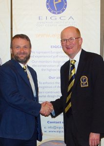 Tom Mackenzie passes EIGCA Presidency to Ross McMurray low