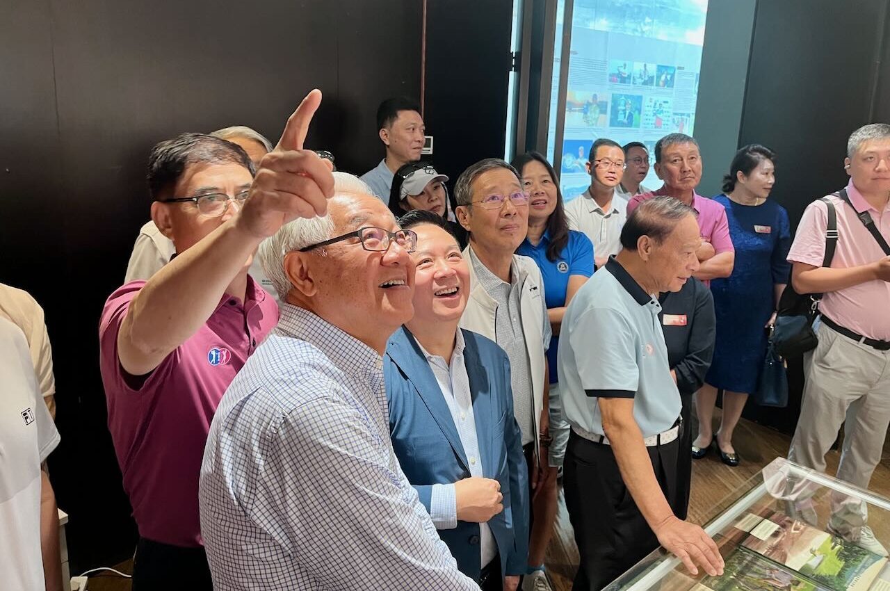 China's First Golf Museum Celebrated 3 Dr Aylwin Tai with Deng Xueqin celebrate the exhibition having created a ‘home for golf in China