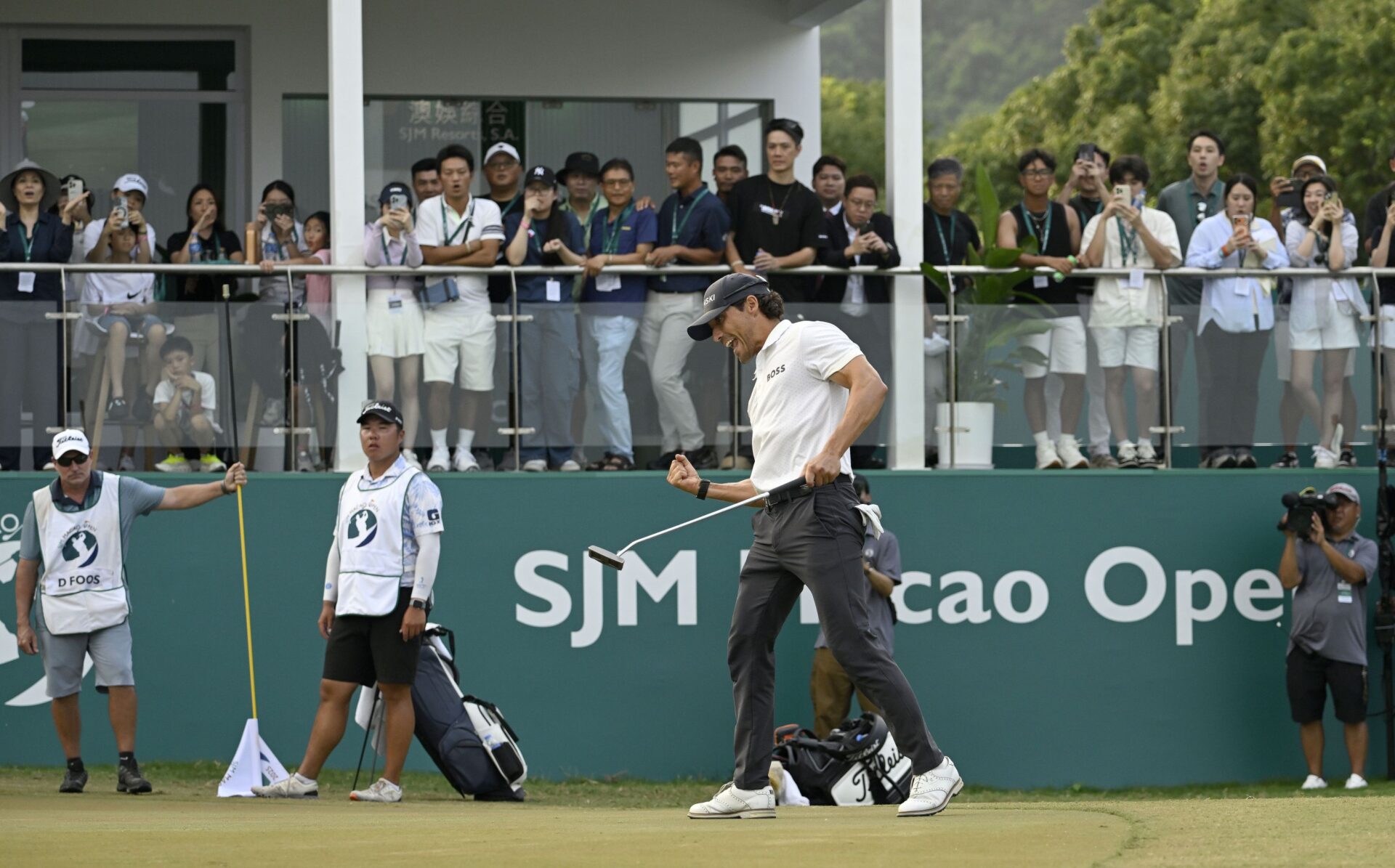 Foos Fends off Wang in Macau Thriller 1 Macau Foos 2