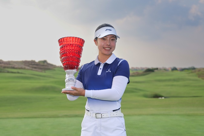 Liu Yujie trophy1